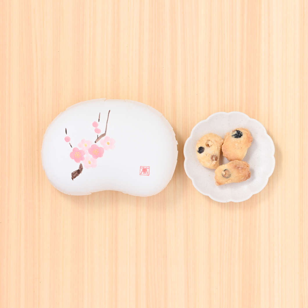 まめやのおかきなしょこら「しみみ」・黄な粉チョコ（豆箱入り）　絵柄：梅(／袋無し)
