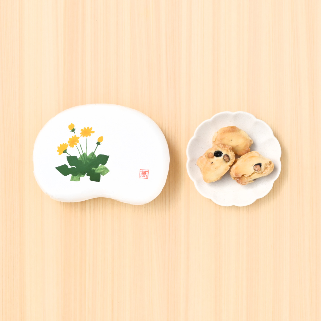 まめやのおかきなしょこら「しみみ」・黄な粉チョコ（豆箱入り）　絵柄：たんぽぽ(▼まめや金澤萬久紙袋（ＳＳ）付き)