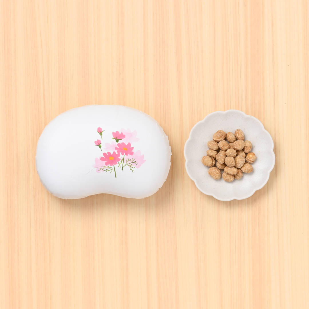 有機大豆の炒り豆　能登塩キャラメル（豆箱入り）　絵柄：コスモス(▼まめや金澤萬久紙袋（ＳＳ）付き)