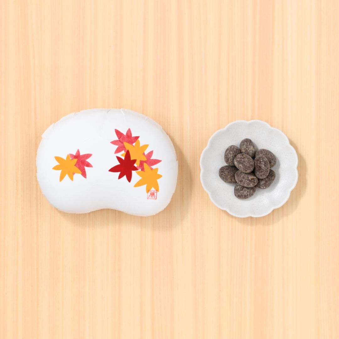 黒豆しょこら（豆箱入り）　絵柄：紅葉(／袋無し)